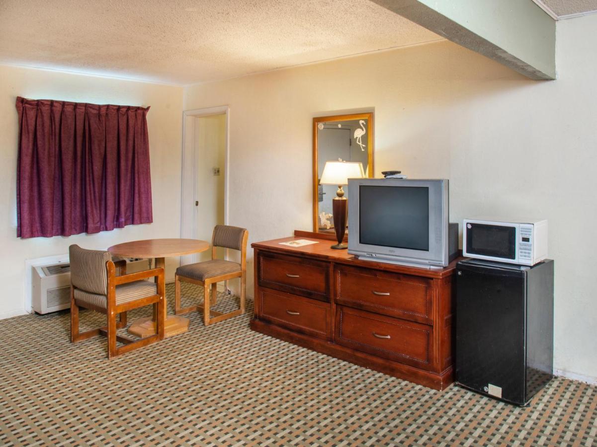 Rest Inn - Extended Stay, I-40 Airport, Wedding & Event Center Amarillo Exterior photo